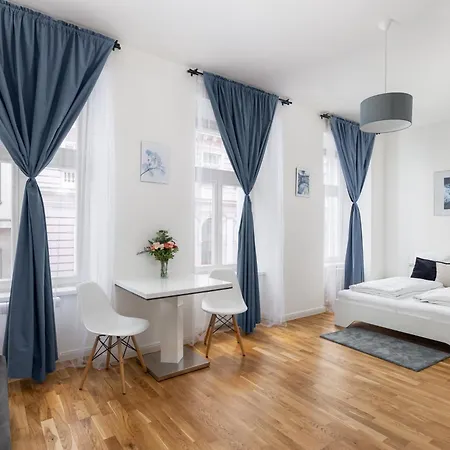 Stay2gether Blue Vibe - Metro Florenc Apartment *